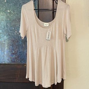 H.I.P. Short sleeve scoop neck top